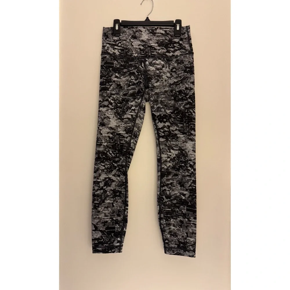 Lululemon Wunder Under High Rise Leggings Black White Lace Print Size 6